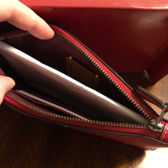 Disney x Coach Unboxing Fail! Minnie Mouse Wristlet - YouTube Disney X Coach Minnie Mouse Wristlet